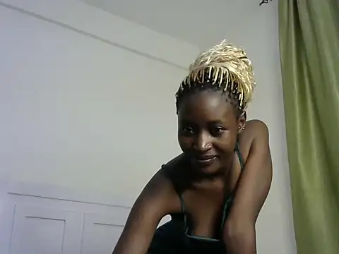 Snapshot of thicky_anncy chatting on December 15, 1:35 am thicky anncy online show from December 15, 1:35 am