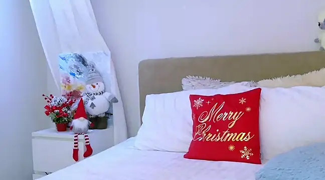 Snapshot of LuisaSin chatting on December 18, 7:04 am LuisaSin online show from December 18, 7:04 am