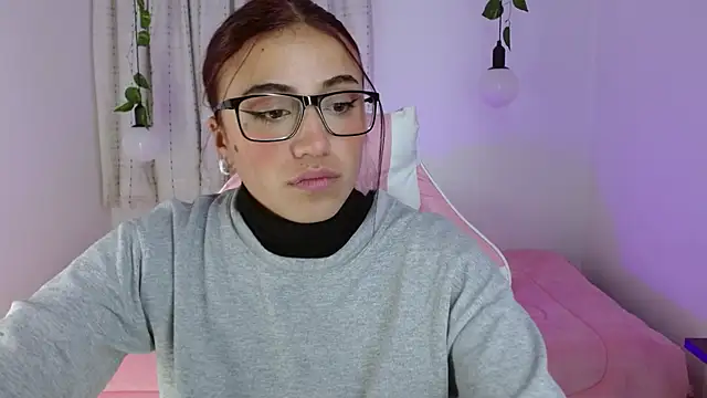 Snapshot of veronicaxx69 chatting on December 24, 5:38 am veronicaxx69 online show from December 24, 5:38 am