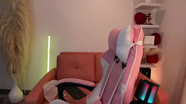 veronicaxx69 online show from March 2, 4:03 am