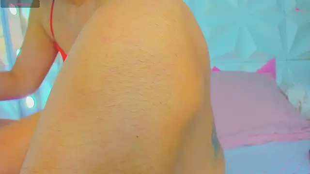 Snapshot of cute_latinaxxx chatting on September 19, 2:13 am cute latinaxxx online show from September 19, 2:13 am