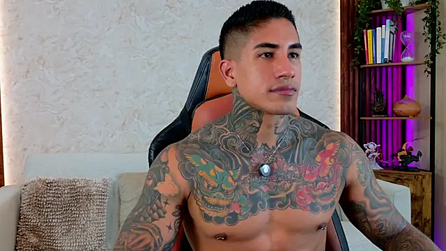 Snapshot of AdanReilly chatting on May 28, 12:46 pm AdanReilly online show from May 28, 12:46 pm