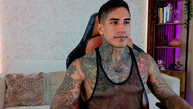 Snapshot of AdanReilly chatting on June 5, 9:09 pm AdanReilly online show from June 5, 9:09 pm