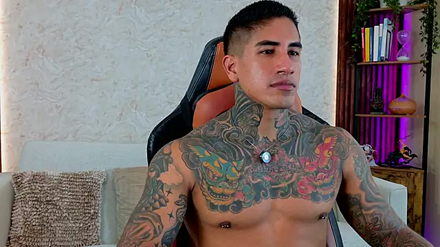 Snapshot of AdanReilly chatting on June 8, 8:09 pm AdanReilly online show from June 8, 8:09 pm