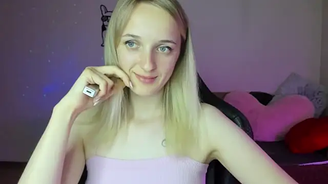 Snapshot of RouseReed chatting on July 17, 9:49 am RouseReed online show from July 17, 9:49 am