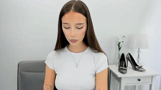 EmilyDarling online show from November 26, 9:05 pm