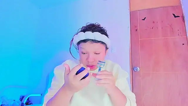 Emily Coper18 online show from April 18, 1:59 pm