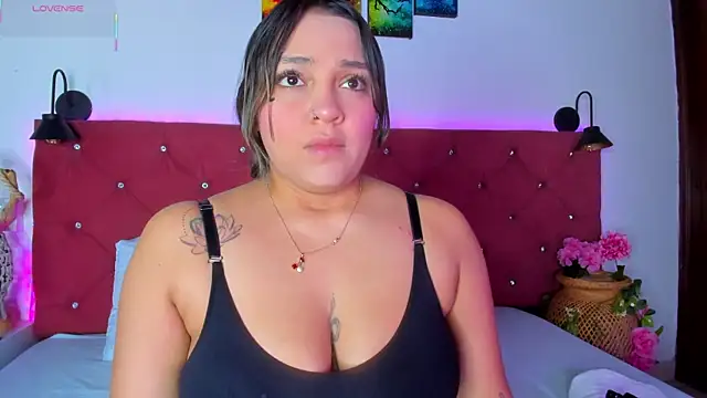 Snapshot of Abril_Gomez06 chatting on October 21, 2:56 am Abril Gomez06 online show from October 21, 2:56 am