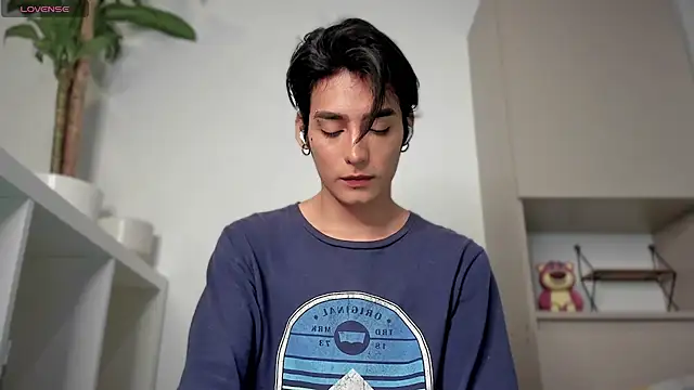 sebas rose online show from December 19, 4:02 am