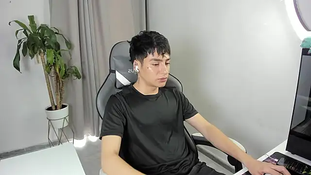 sebas rose online show from April 12, 4:01 pm