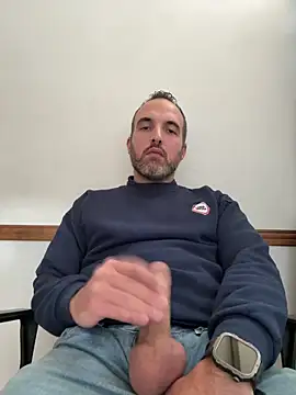 Snapshot of leon3875 chatting on April 23, 3:25 pm leon3875 online show from April 23, 3:25 pm