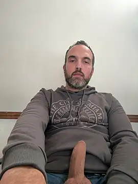 Snapshot of leon3875 chatting on May 8, 3:28 pm leon3875 online show from May 8, 3:28 pm