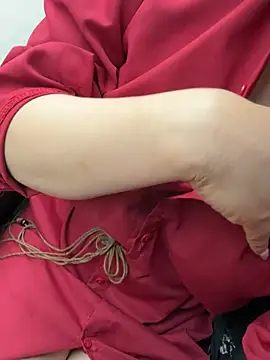 May-Squirt online show from April 17, 7:33 am