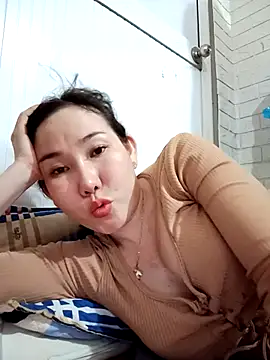 Snapshot of Ana_love2000 chatting on March 2, 12:32 pm Ana love2000 online show from March 2, 12:32 pm