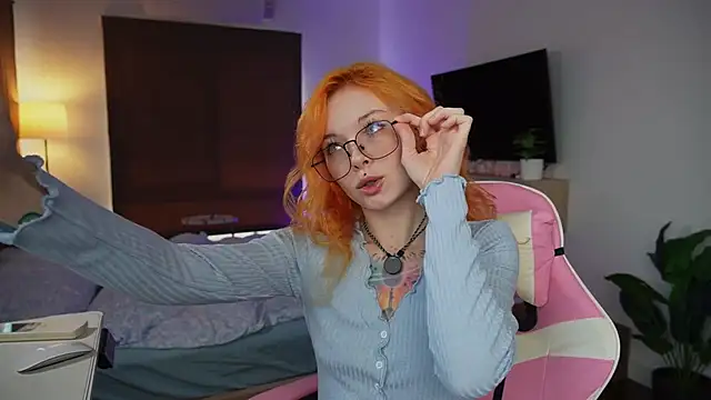 Snapshot of juicyshow_ chatting on September 13, 2:44 am juicyshow online show from September 13, 2:44 am