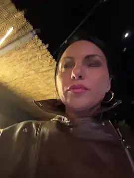 Snapshot of KimKelly13 chatting on April 25, 6:27 pm KimKelly13 online show from April 25, 6:27 pm