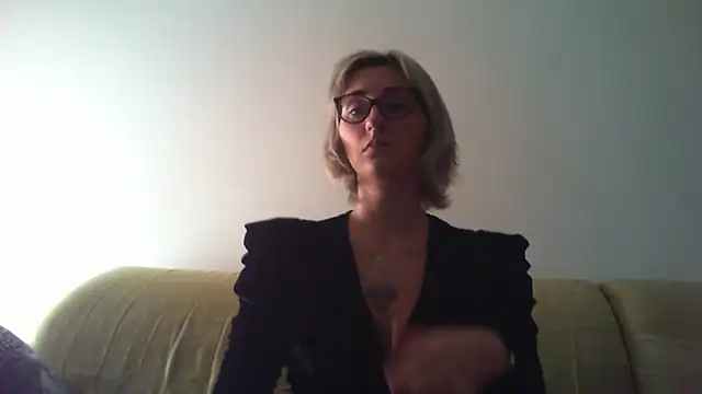 sexy blondie92 online show from January 19, 11:00 pm