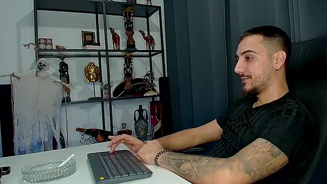 Snapshot of AndrewBanner chatting on February 3, 6:07 pm AndrewBanner online show from February 3, 6:07 pm