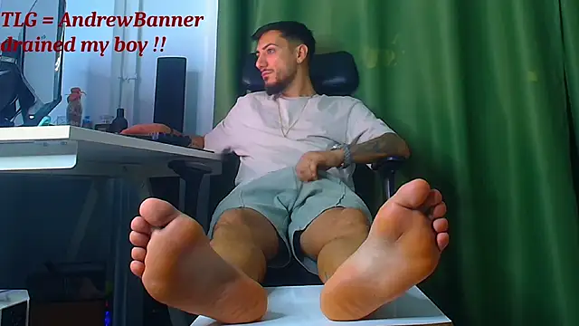 Snapshot of AndrewBanner chatting on August 7, 4:47 am AndrewBanner online show from August 7, 4:47 am