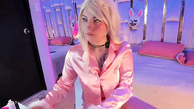 Broklinwhite  online show from April 10, 2:33 pm