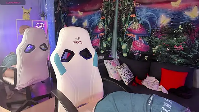 TiffanyBatson online show from December 21, 7:24 am