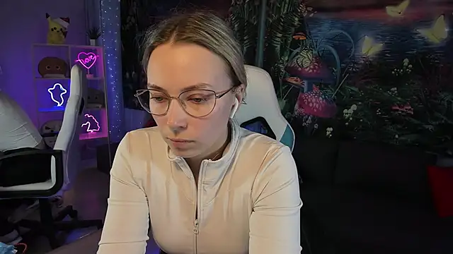 TiffanyBatson online show from January 14, 8:31 am