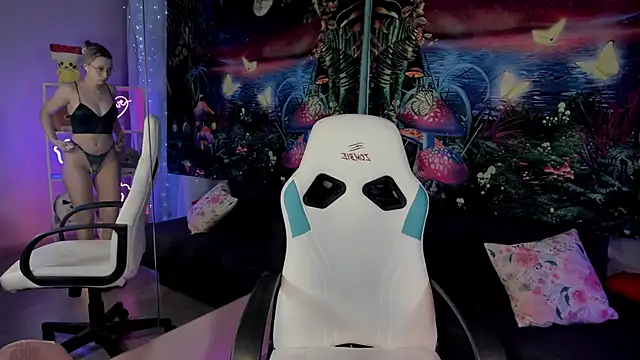 TiffanyBatson online show from February 8, 9:24 am