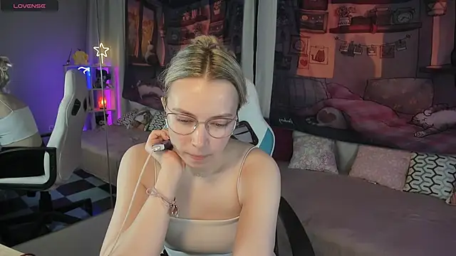 TiffanyBatson online show from March 14, 8:21 am