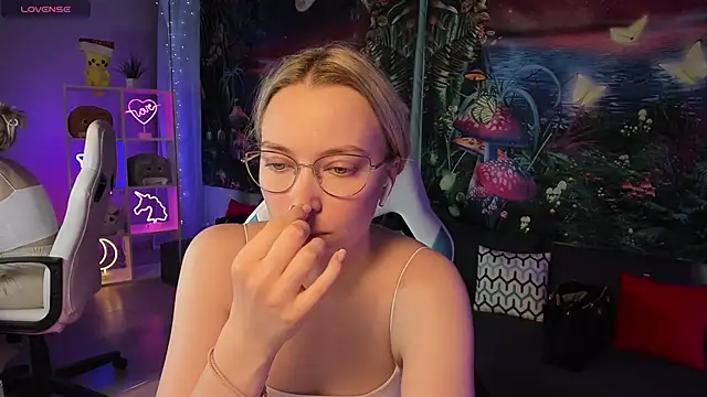 TiffanyBatson online show from March 20, 12:00 pm