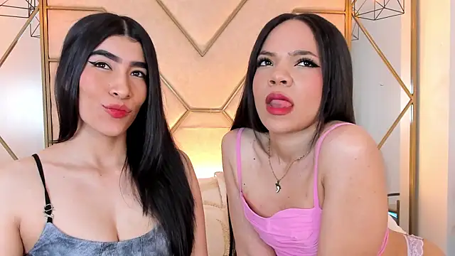 Snapshot of siara_and_zoe chatting on October 28, 11:07 pm siara and zoe online show from October 28, 11:07 pm