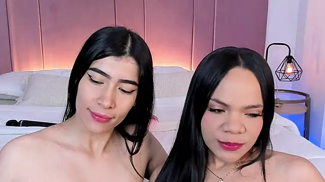 Snapshot of siara_and_zoe chatting on March 24, 11:54 pm siara and zoe online show from March 24, 11:54 pm