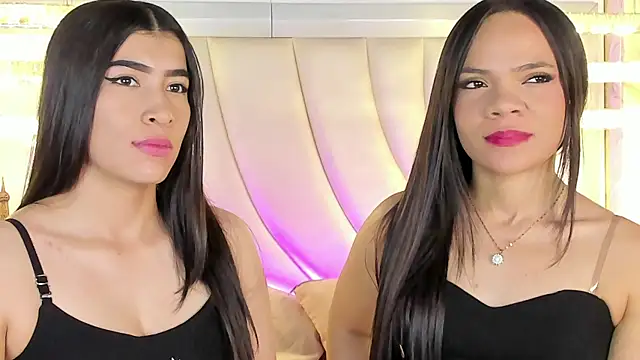 Snapshot of siara_and_zoe chatting on April 9, 10:48 pm siara and zoe online show from April 9, 10:48 pm