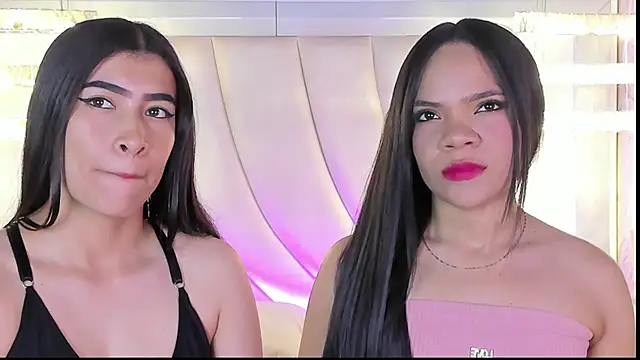 Snapshot of siara_and_zoe chatting on April 14, 11:00 pm siara and zoe online show from April 14, 11:00 pm