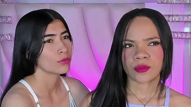 Snapshot of siara_and_zoe chatting on May 26, 11:23 pm siara and zoe online show from May 26, 11:23 pm