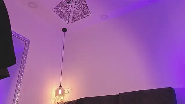 Isabella francoo online show from February 16, 11:50 am