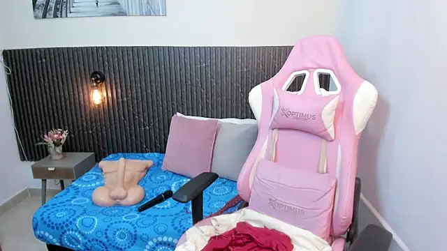 chanel brunette online show from February 14, 12:35 pm