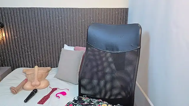 chanel brunette online show from February 27, 1:00 pm