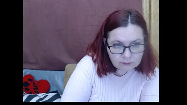Snapshot of PlayfullMature chatting on April 18, 7:29 pm PlayfullMature online show from April 18, 7:29 pm