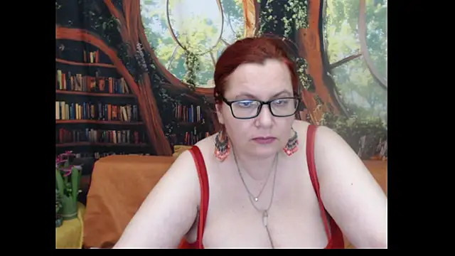 Snapshot of PlayfullMature chatting on June 25, 6:01 pm PlayfullMature online show from June 25, 6:01 pm