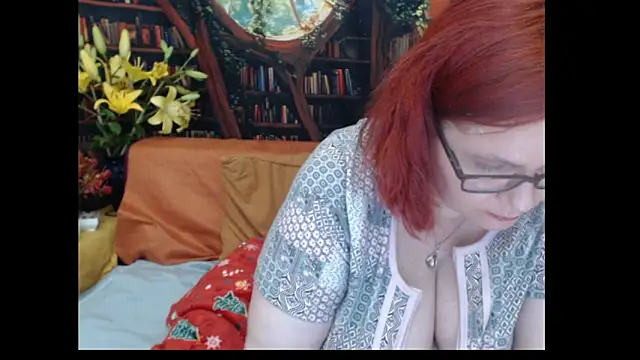 Snapshot of PlayfullMature chatting on June 30, 8:10 pm PlayfullMature online show from June 30, 8:10 pm