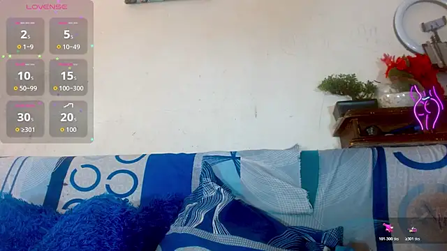 Eva Hoot online show from April 21, 3:39 pm