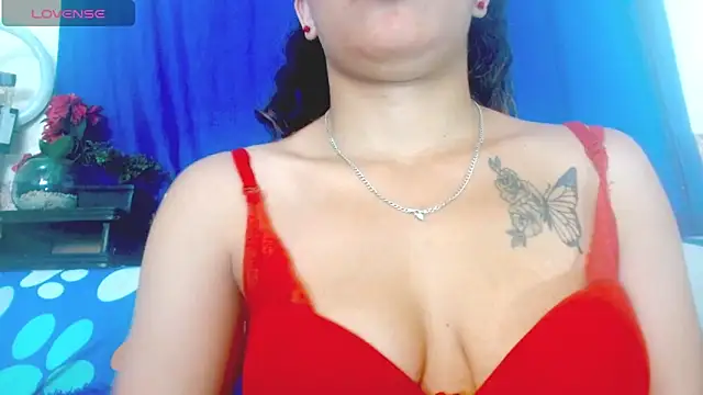 Snapshot of Eva_Hoot chatting on April 27, 2:26 pm Eva Hoot online show from April 27, 2:26 pm