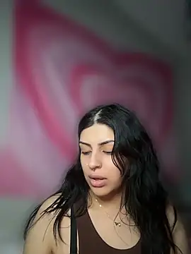 ThickerThanYoBitch online show from May 7, 12:10 pm