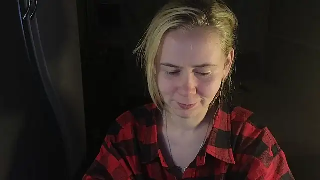 Riley Roo online show from March 1, 6:10 pm