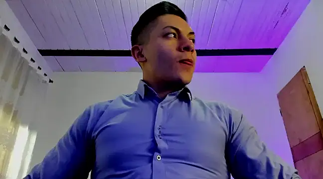 Snapshot of aquiles_51 chatting on January 28, 11:07 pm aquiles 51 online show from January 28, 11:07 pm
