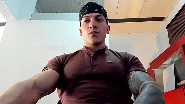 Snapshot of aquiles_51 chatting on September 23, 8:12 pm aquiles 51 online show from September 23, 8:12 pm