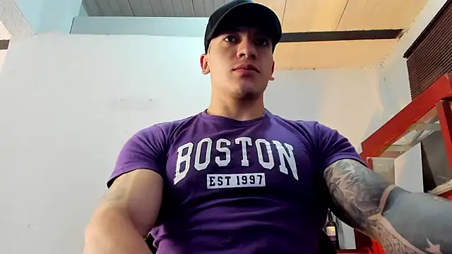 Snapshot of aquiles_51 chatting on September 25, 8:01 pm aquiles 51 online show from September 25, 8:01 pm