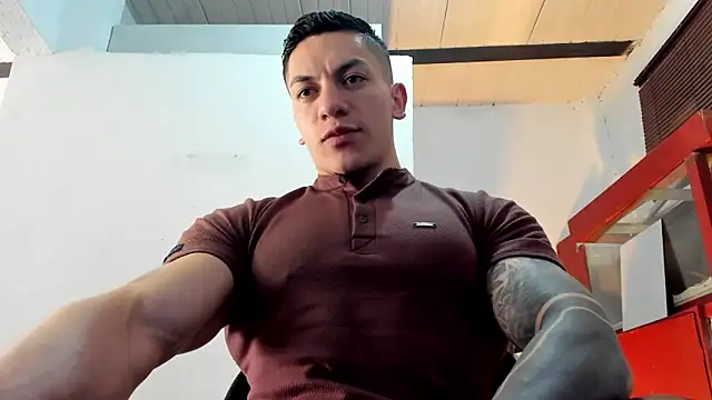 Snapshot of aquiles_51 chatting on October 2, 8:16 pm aquiles 51 online show from October 2, 8:16 pm