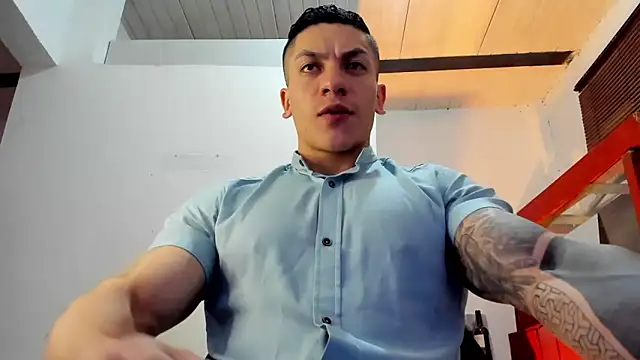 Snapshot of aquiles_51 chatting on October 15, 8:31 pm aquiles 51 online show from October 15, 8:31 pm