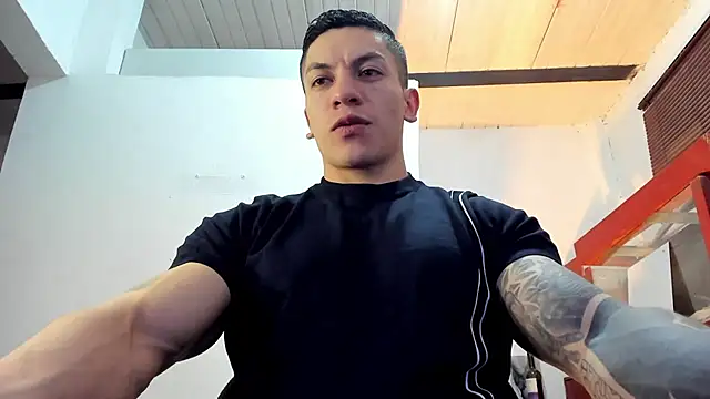 Snapshot of aquiles_51 chatting on October 18, 8:42 pm aquiles 51 online show from October 18, 8:42 pm